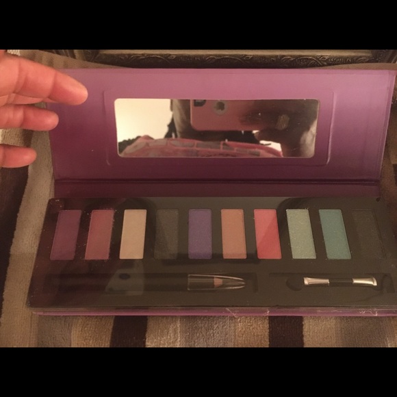 SHINMER MAKEUP PALLET - Picture 3 of 3